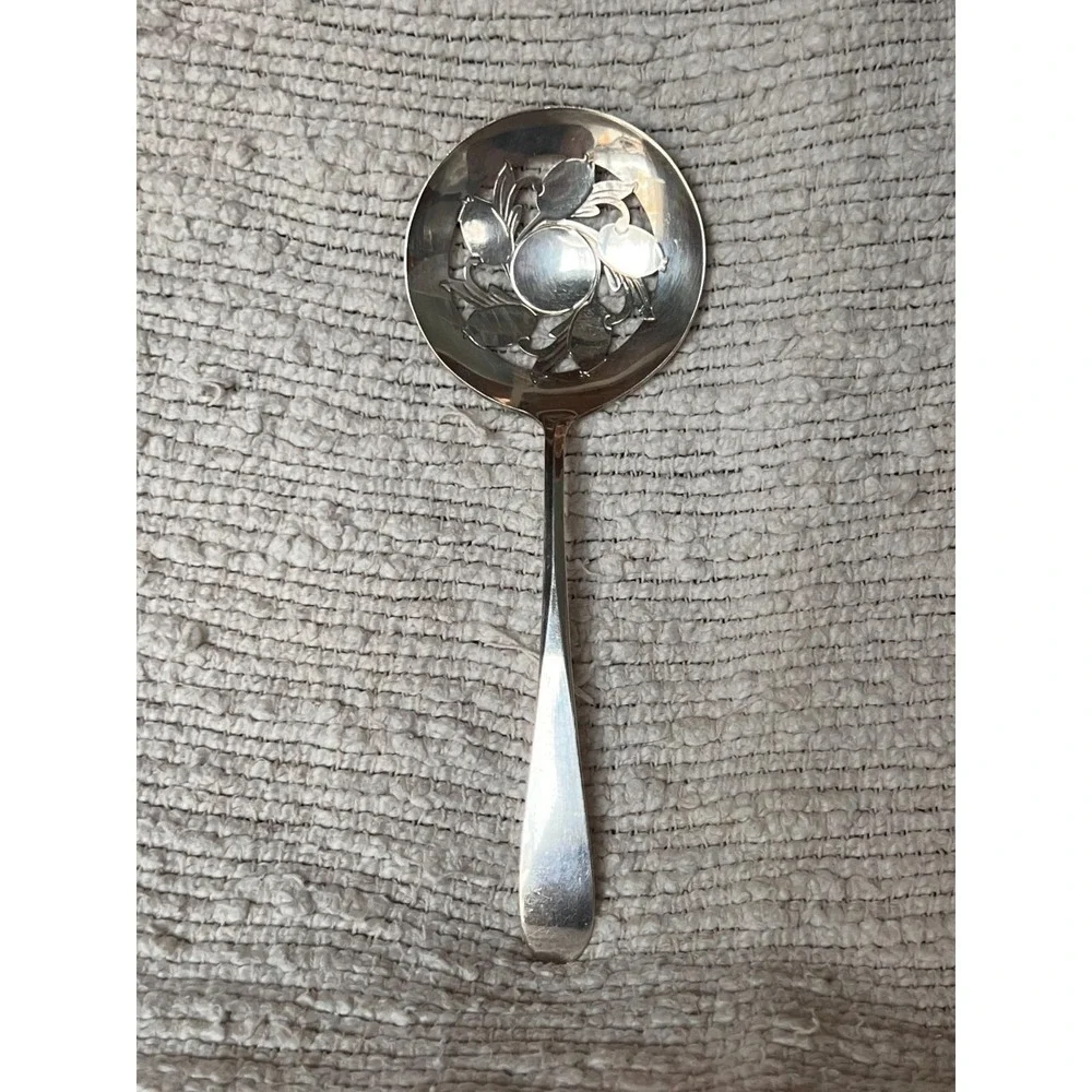 Vintage 1960 WM Rogers Tomato Server / Pattern Hutton (Silverplate)